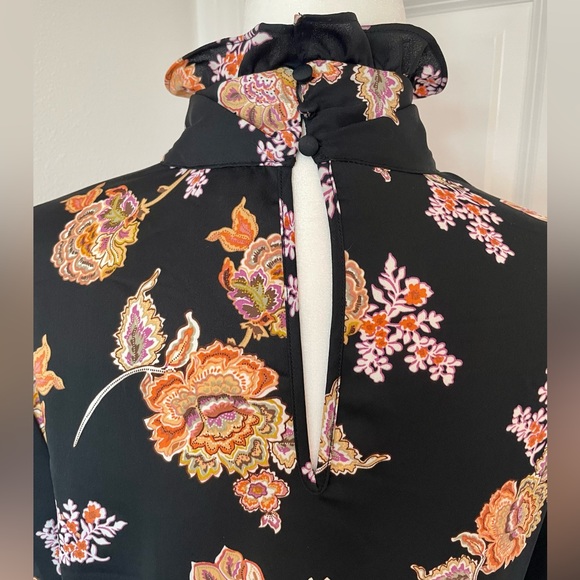 Gorgeous Who What Wear floral midi dress with pockets! - Picture 4 of 7